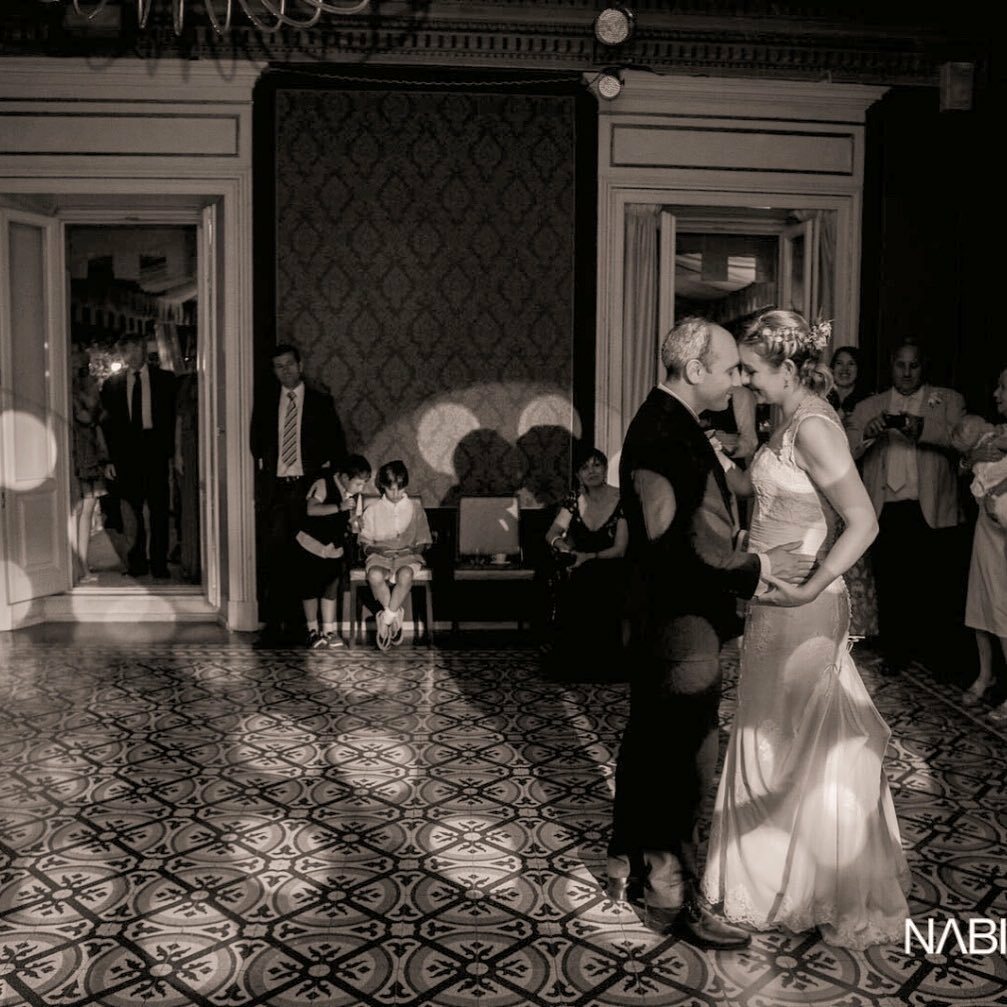 mo_wedding's tweet photo. Did someone say first-dance? Susie and Jon had their first-dance in a historical Italian building with affresco ceilings. A destination wedding in Italy.
⁣
 #destinationweddingplanner #firstdance #destinationweddingplannerinitaly #destinationweddingp… https://t.co/4Tfy1aHYla https://t.co/QO2jJnwEFN