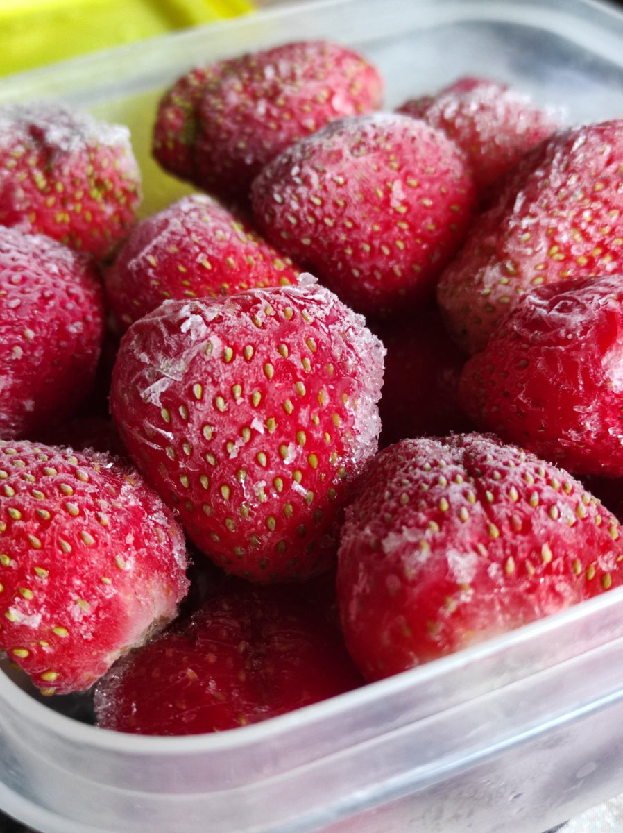 А мы уже клубничка достаем🍓🍓🍓