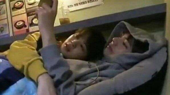 no thoughts just vmin sharing a bed