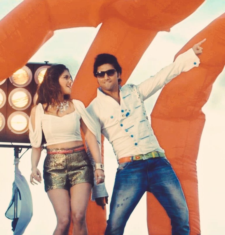 TeamDevFcBd's tweet photo. Can you guess the song? RT if you love this Jodi ❤️ https://t.co/vA9tv3CrgM