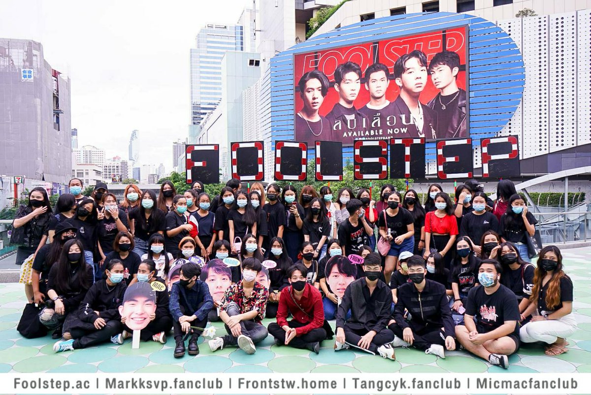 frontstwhome's tweet photo. FOOLSTEP x FOOLS
วันนี้มาฉลองล้านวิวเพลง #ลบเลือน ด้วยกันหน้าป้ายโปรเจคเลย ❤️✨
ขอขอบคุณชาว Fools ทุกคนอีกครั้งที่พา @foolstepband มาขึ้นจอ MBK MEGA LED ในโปรเจค #FoolStep3rdSingle นะครับ อยู่ซัพพอร์ตกันไปนานๆน้าา 🥰🙏
@BSittawee
#FOOLS #FOOLSTEP #FOOLSTEPBAND
#FOOLSTEP3RDSINGLE https://t.co/IqKp26IDmf