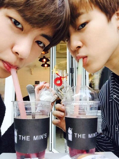 its the way how every vmin selca screams domesticity