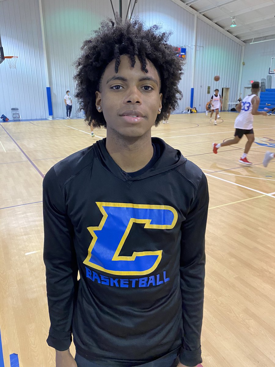 ehoopsshowcase's tweet photo. There’s never been a doubt about 2021 PG AJ White’s ability to knock down shots with range but as he grows into a purposeful facilitator and a hawkish defender, his game is opening up. #theEvaluation #Chattahoochee https://t.co/SVVetBueme