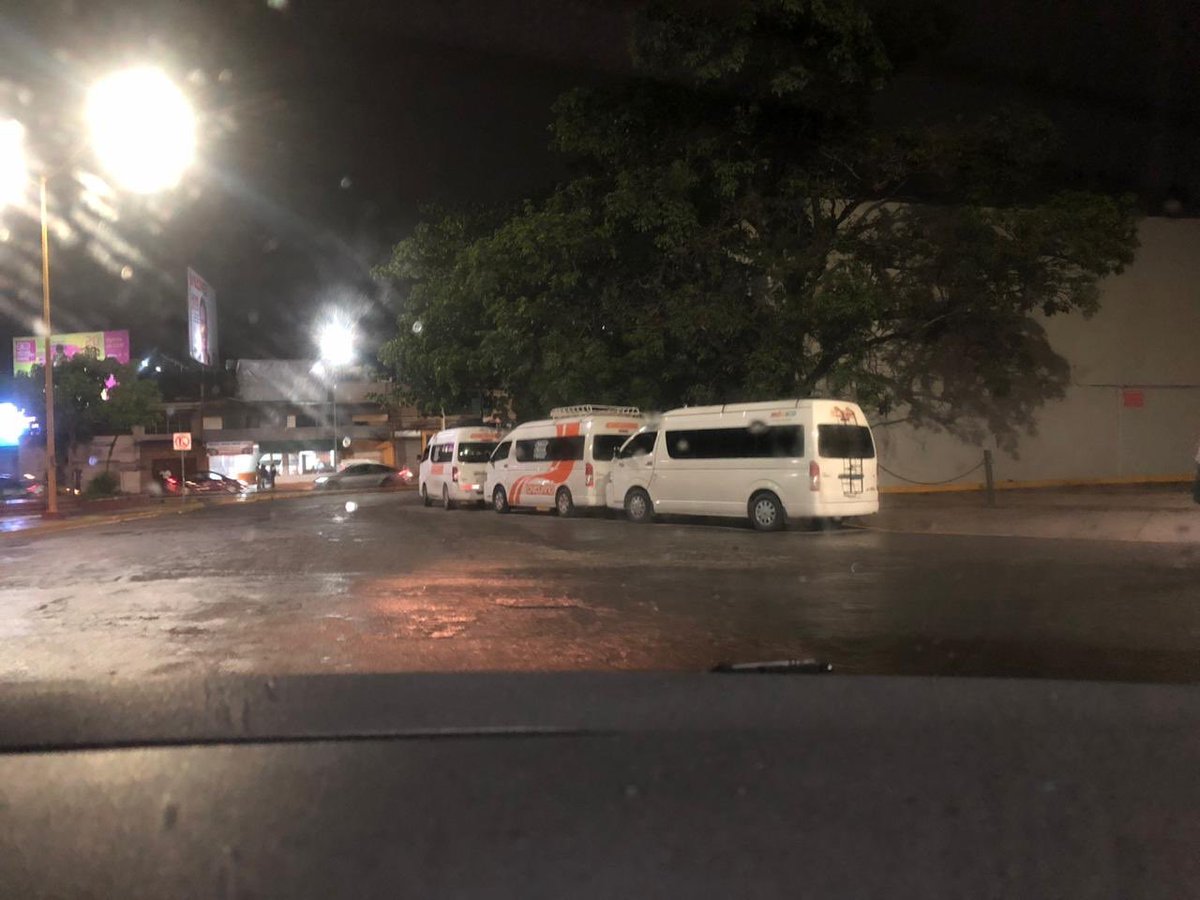 VitoArturo's tweet photo. Transportes chihuanos al amparo de @MunicipioOaxaca hacen lo que sus 🥚🥚quieren en la ciudad, circulan sin placas, hacen terminal donde $e le$ antoja @Pharmaguru1 @MLS_censura @chumbert1 @csalinasfoto @alfonsocruzoax @DenunciaEnOax @DialogosoaxacaO @FaroOaxaca https://t.co/deKhmblrVA
