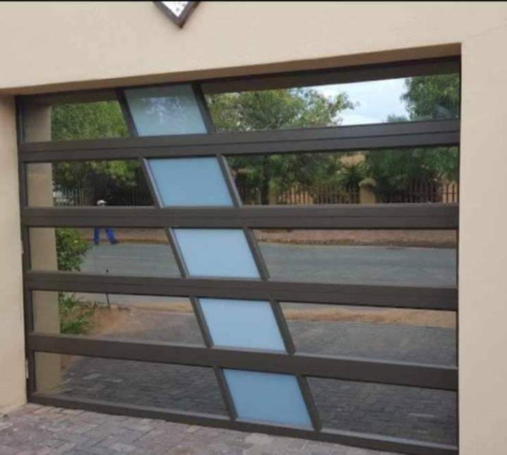 MpholozaProject's tweet image. 🔵Manufacturers and Installers of Aluminium doors and windows
 🔵Frame or frameless, shop fronts , windows , hinge doors, pivot doors
🔵 Sliding folding doors, sliding stacking doors, patio doors, skylights and showers

Call/Whatsapp: 072 979 9226 for a quotation.