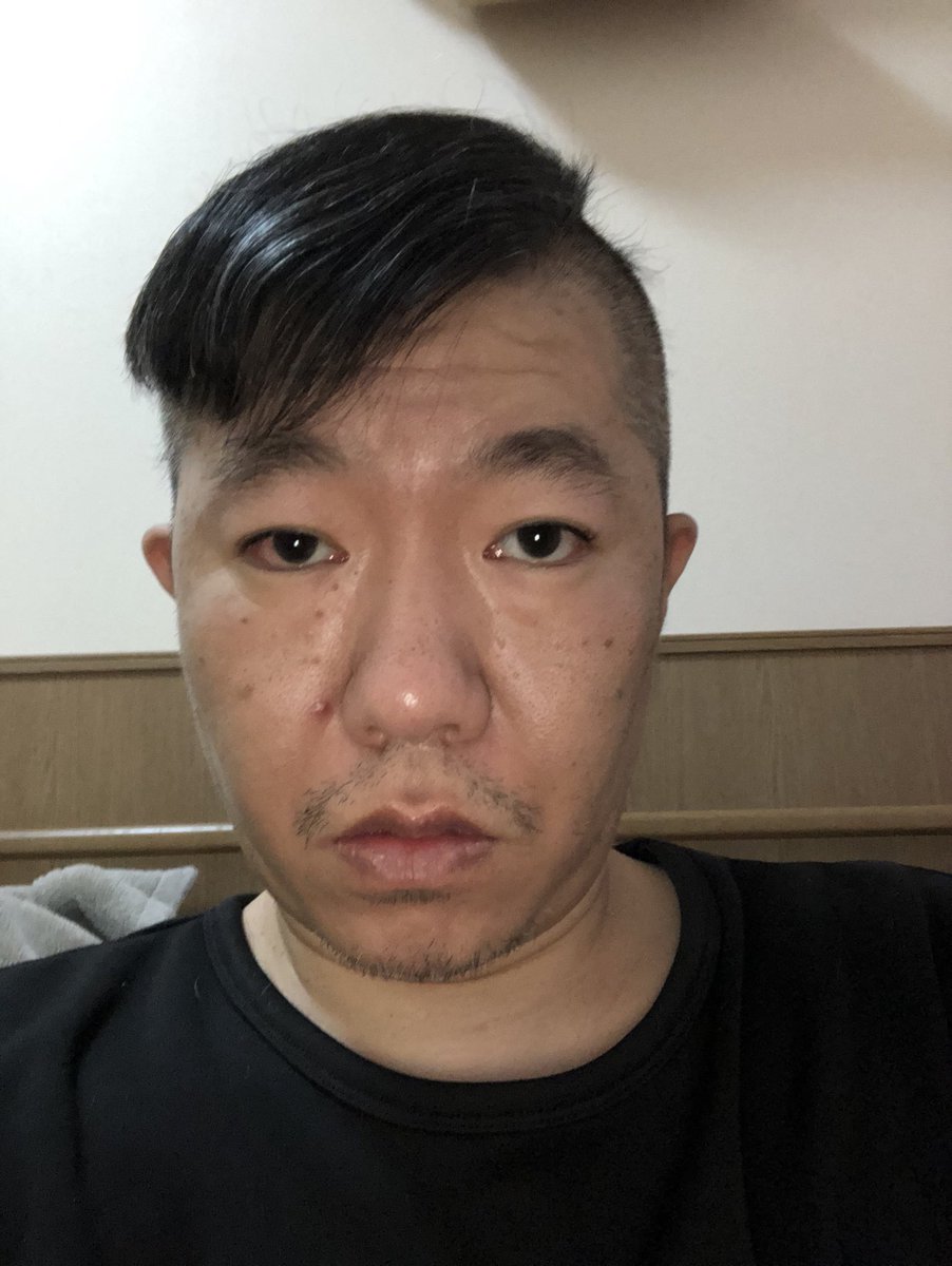 たつや 立憲パートナーズ 今回は散髪屋に行かず 自分で震災刈り風に 刈り上げてみました 左サイドはてっぺんまで刈り上げて 右 サイドも刈り上げて 右サイドは髪の毛を流しているのでクシで髪を上げてツーブロック風にしてみました ご参考ください 散髪