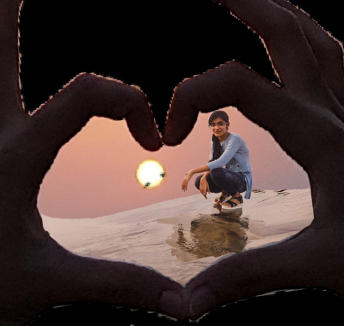 221b_sh9's tweet image. See As It Reflect Smiles 🌅😚♥️
#DifferentPic #Merge #Editing #Sunset #Shadow