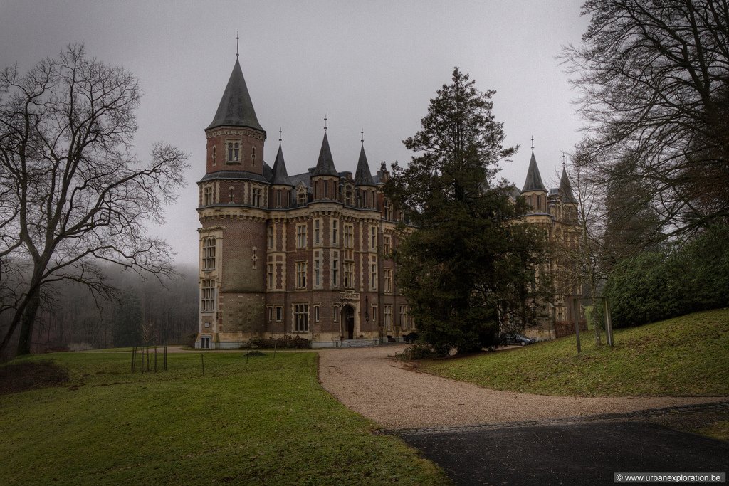 H93673126's tweet photo. Chateau des amerois
Belgium
#motherofdarkness
#incestmurder
#satanicrituel
#illimunati
#Blacknobility
#humanhunting
#vampireblood
#rape
#incest https://t.co/5hWRMzUfgc