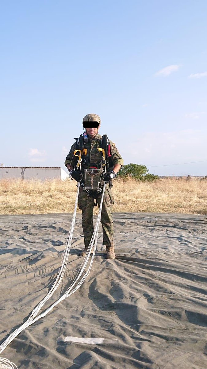 FUTER_ET's tweet photo. El Cristo de la Buena Muerte acompaña desde el cielo a los Legionarios del Mando de Operaciones Especiales #MOE en el aniversario del #CentenarioLegionEspanola https://t.co/hq6az1RRmp