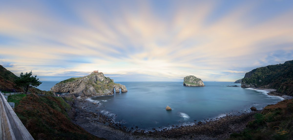 LeonPecrima's tweet photo. Aquí os dejo una panorámica de este lugar tan espectacular, San Juan de Gaztelugatxe. https://t.co/8HTN9LT73Z