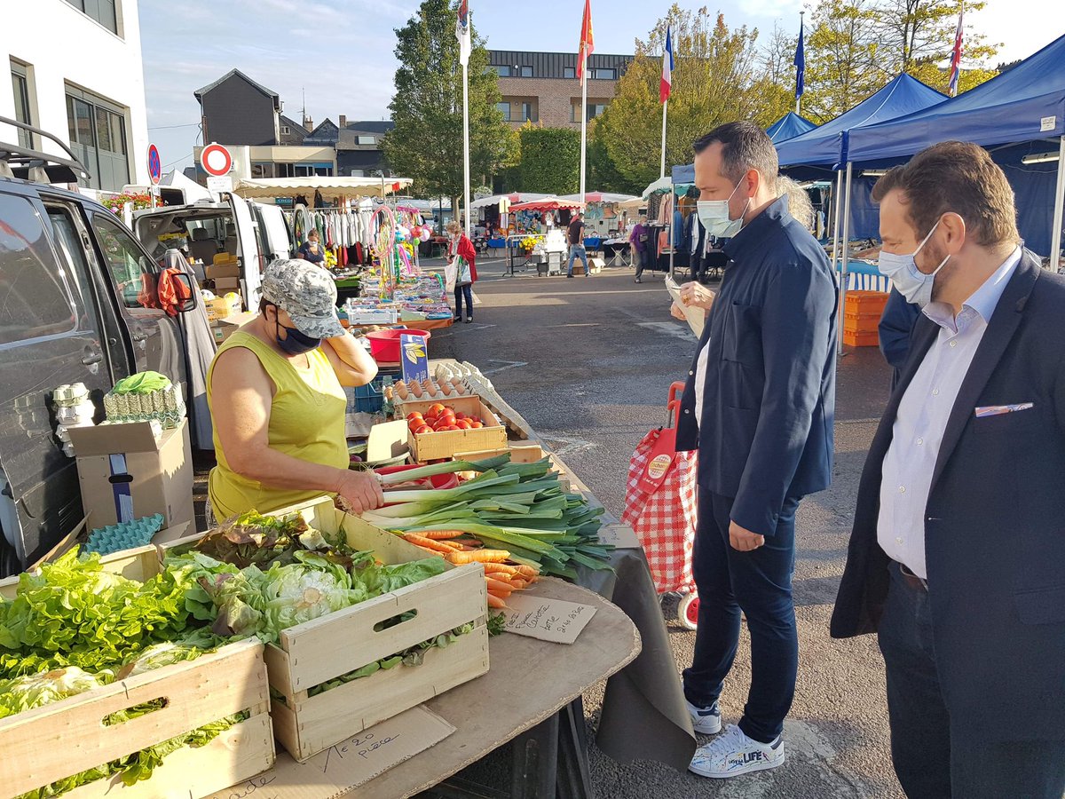BonnaterreL's tweet photo. 10e salon « A table ! » à l’espace Bourvil c’est parti ! Avec le top chef David #Gallienne comme invité d’honneur avec lequel nous avons parcouru les allées de notre marché ensoleillé pour faire ses courses de la journée. #Caudebec #gastronomie #TopChef
@david_topchef11 https://t.co/rwUenz8f34
