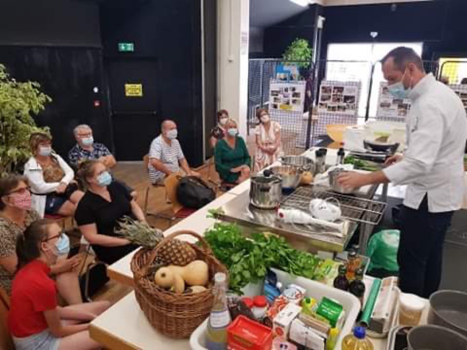 BonnaterreL's tweet photo. 10e salon « A table ! » à l’espace Bourvil c’est parti ! Avec le top chef David #Gallienne comme invité d’honneur avec lequel nous avons parcouru les allées de notre marché ensoleillé pour faire ses courses de la journée. #Caudebec #gastronomie #TopChef
@david_topchef11 https://t.co/rwUenz8f34