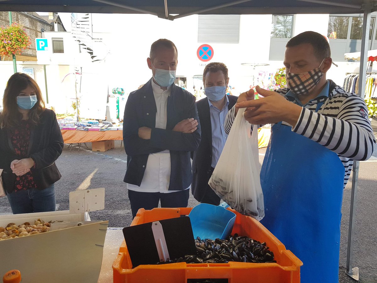 BonnaterreL's tweet photo. 10e salon « A table ! » à l’espace Bourvil c’est parti ! Avec le top chef David #Gallienne comme invité d’honneur avec lequel nous avons parcouru les allées de notre marché ensoleillé pour faire ses courses de la journée. #Caudebec #gastronomie #TopChef
@david_topchef11 https://t.co/rwUenz8f34