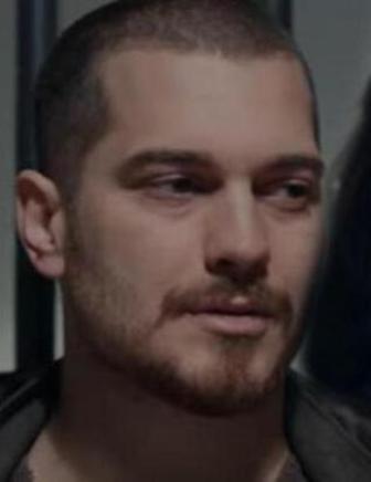 abbalcilar's tweet photo. Dünya insanı Çağatay Ulusoy'u Afk ile tanıdı, beğendi. Medcezir'de Yaman ile çok sevdi. 19 Eylül 2016'da İçerde dizisindeki Sarp Yılmaz ile daha çok takdir etti. Şimdilerde tekrar ekranlarda görmek için sabırsızlanıyor. Hadi Çağatay elini çabuk tut... @cagatayulusoyy @icerdedizi https://t.co/qAYPiKLNjd