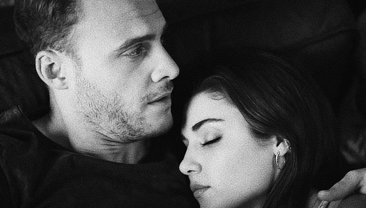 kalbinin üstüne yatamayan serkan bolat’ın eda’yı tam da kalbinin üzerine yatırması detayı🖤✨ #sençalkapımı