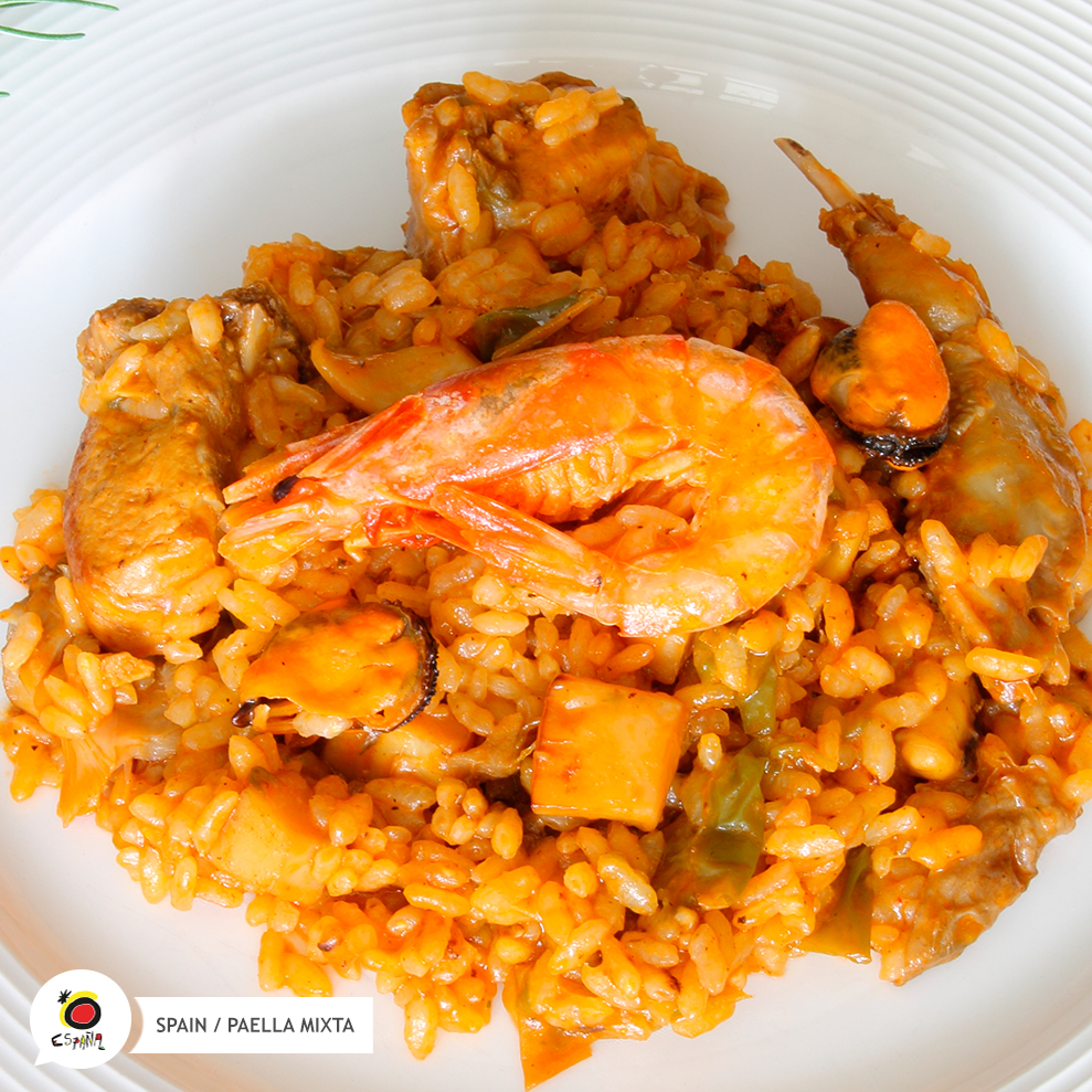 🥘 Paella's main ingredient is rice, but what about the rest? It depends on the kind you're having:

➡️#ValencianPaella: chicken, rabbit, vegetables
➡️#SeafoodPaella: mussels, clams, shrimps
➡️#MixedPaella: meat, seafood, vegetables

#BackToSpain #PaellaDay #DíaDeLaPaella