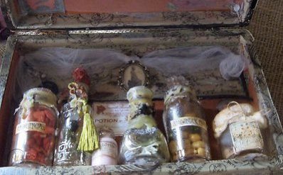 nreillyjohnson's tweet image. Smell is my visceral portal to the past. Not like the frosted glass &amp;amp; echoed muffles of other senses.

I #absquatulate with my box of potions. Once, on a bad date, I fled to Xmas 94.

But I left my box behind. She replaced them all with her perfume. Now there’s no escape. #vss365