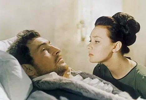 #войнаимир #литературнаятусовка

мне нужно                     внимание,
внимание                           я ухожу
и уход                                  к Пьеру