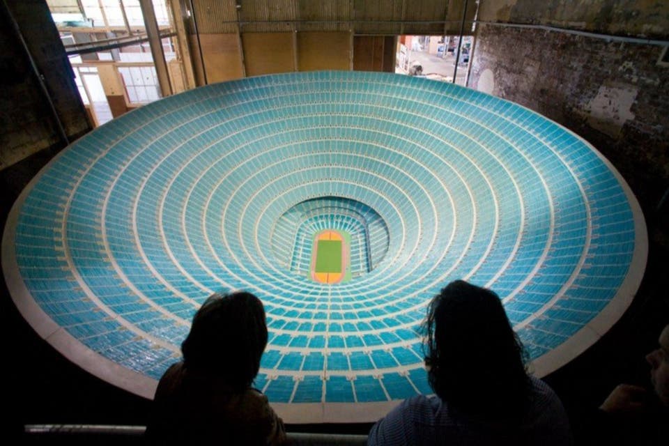 With a couple more rounds we would reach 13 cycles, and then there would not be seats for everyone infected with  #COVIDー19 in the "Vitruvian experiments" stadium designed by artist Paul Pfeiffer, who has created a model where a million spectators could sit.