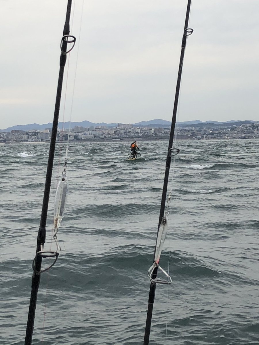 通報案件 生きて戻れたの 激流で有名な明石海峡をフロート付き自転車で渡ろうとする猛者が目撃される Togetter
