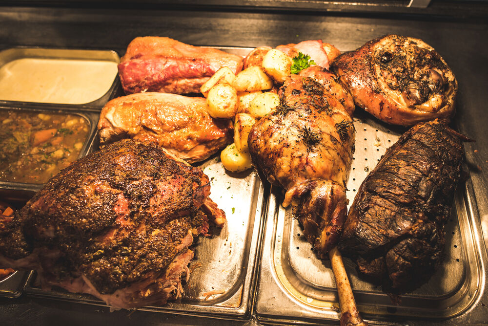 Are you heading out for a Carvery this Sunday? Let us know your meaty preference! Ours is definitely some of everything 🤤🍖🍗#SundayDinner #Staffordshire #MeatMelody