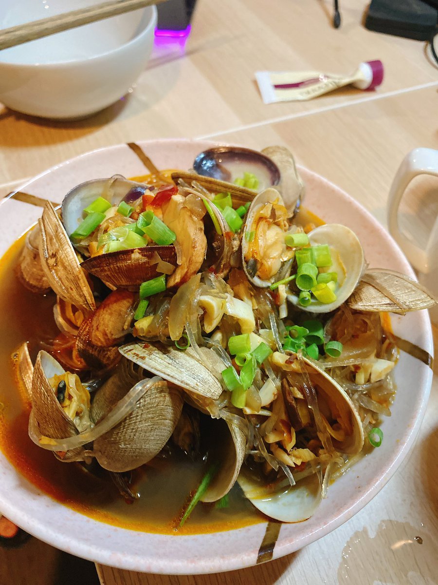 Chocolapoodle's tweet photo. 煮了个锡纸花甲粉 https://t.co/QR7Ew8ewxe