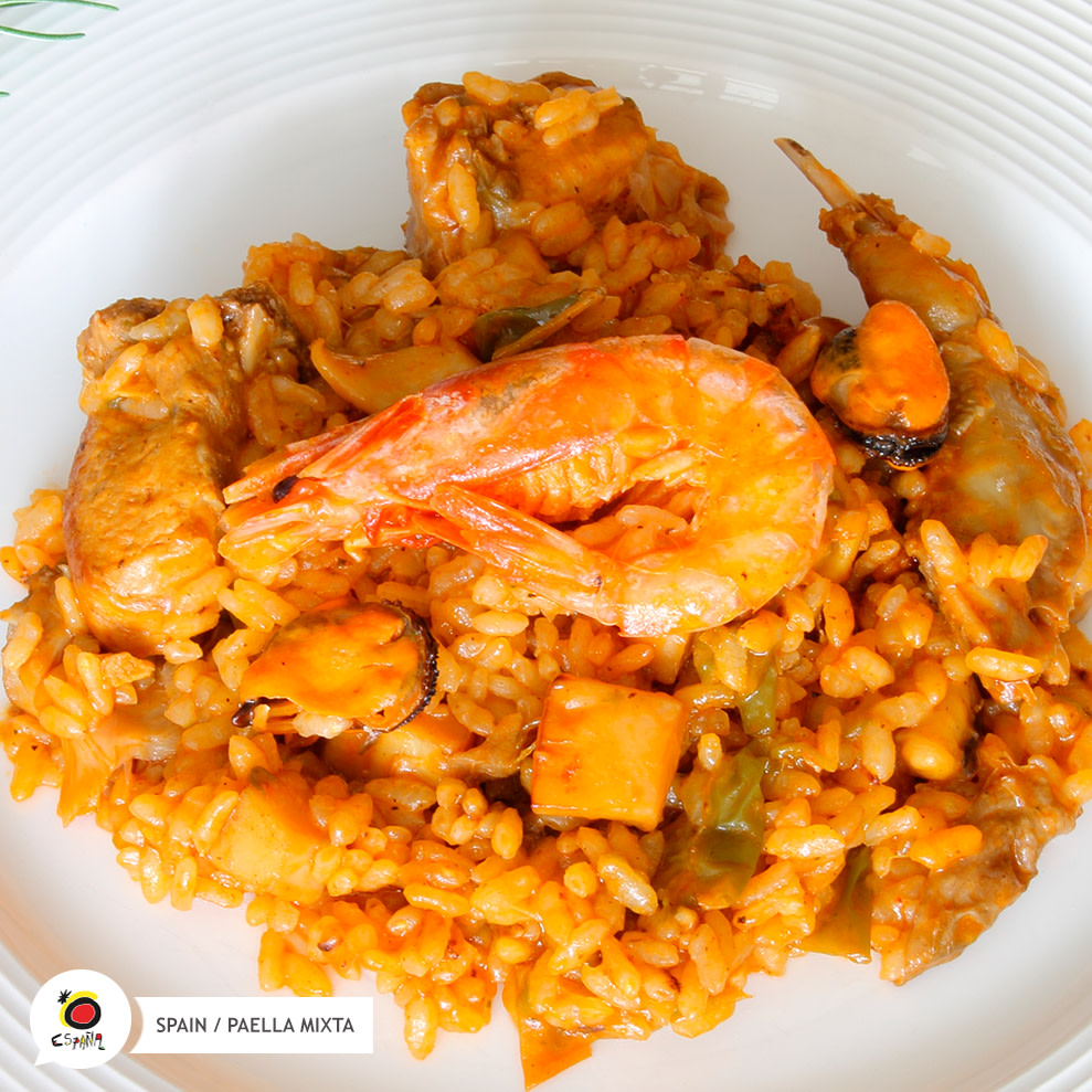 🥘 Paella's belangrijkste ingrediënt is rijst, maar hoe zit t met de rest? Het hangt af v/t soort dat je eet:

➡️ #ValencianPaella kip, konijn, groenten
➡️ #SeafoodPaella mosselen, kokkels, garnalen
➡️ #MixedPaella vlees, zeevruchten, groenten

#BackToSpain #WorldPaellaDay
