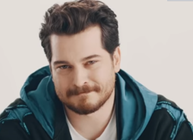 abbalcilar's tweet photo. Çağatay Ulusoy 
AFK - Emir 2011-2012
Medcezir - Yaman 2013-2015
İçerde - Sarp 2016-2017
Muhafız - Hakan 2018-2020
? ? ? ?  - 2020-2021 Bekleniyor. @cagatayulusoyy @enginaykanat @ayyapim https://t.co/uZicLzGUM1