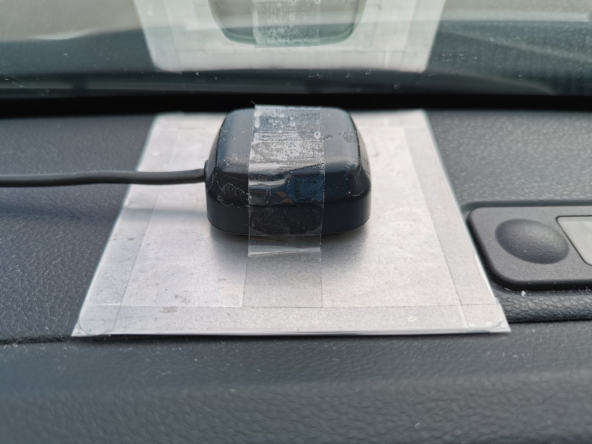 まるはち 嫁さんの車のナビ 自車位置が狂うので エアコン吹出口に隠されてたgps アンテナを取り出し ダッシュボード前方に移動 さらにアースプレートを自作して取り付け 感度が上がりました T Co O0llmkdtyv Twitter まるはち 嫁さんの車のナビ 自車位置が狂うので エアコン吹出口に隠されてたgps アンテナを取り出し ダッシュボード前方に移動 さらにアースプレートを自作して取り付け 感度が上がりました T Co O0llmkdtyv Twitter