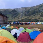 何の為にキャンプにきたんだっけ・・。トイレ行くのにも行列の激混みキャンプ場。