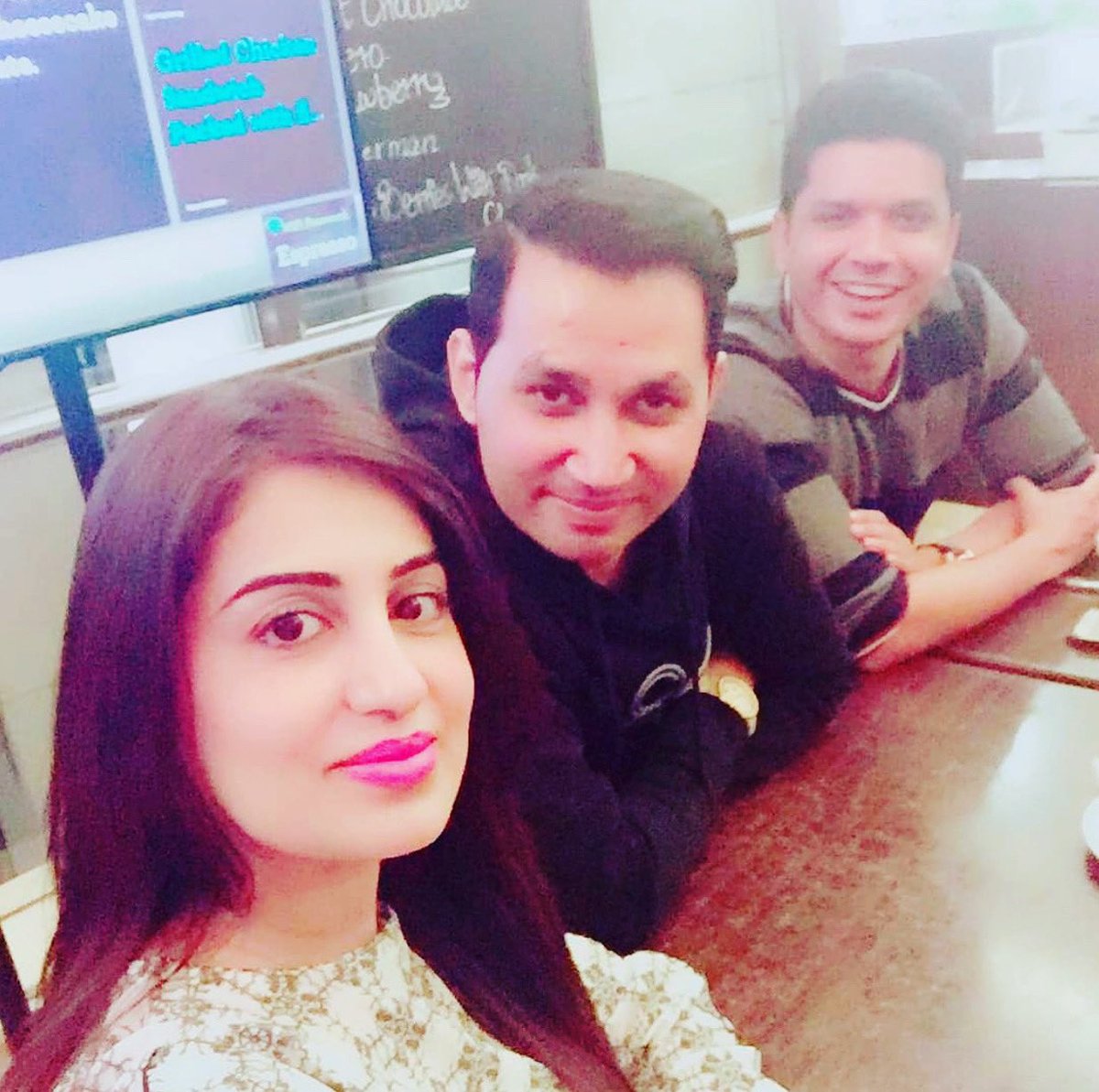matloobtahir's tweet photo. What an unpredictable life #mureedabbas had many dreams someone who’s full of positivity, great companion dearest friend can’t believe he’s no more may allh bless his soul @fara_yousaf u remember this pic? 😔 #friends #lost #sad #smile #love @zaaraZAK all will be fine inshallah https://t.co/e4xw9NbJh8
