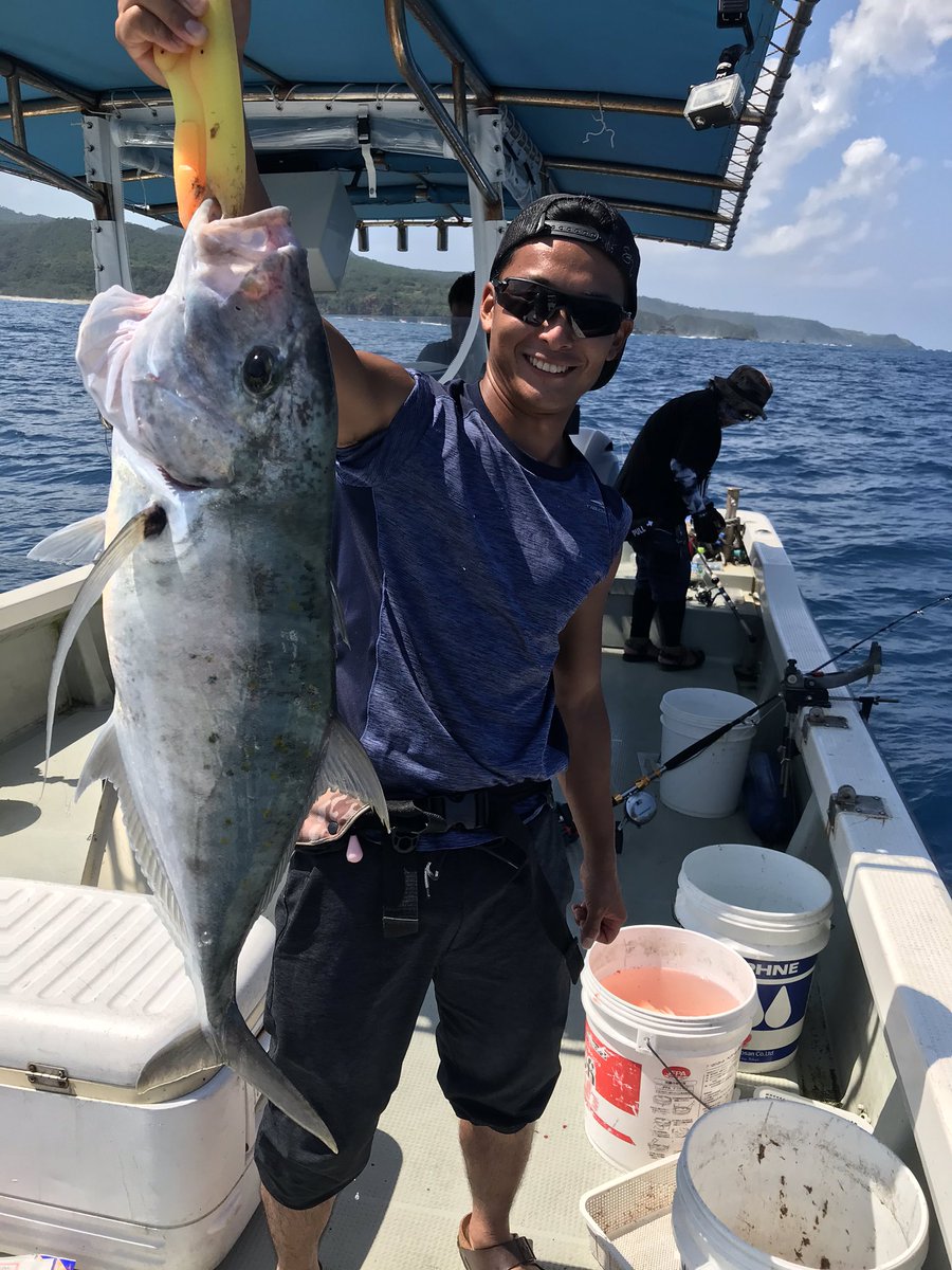 purulogskipjack's tweet photo. そーいえばちょっと前に初めて遊漁船に乗って釣りをしてきた。

アカジン3、カイワリ1、グルクン多数と初陣にしては好調でした！😄

これはハマりますね😁

#遊漁船 #釣り #船釣り #沖縄 #奥 #海姫 #シープリンセス #アカジン #カイワリ #釣り #釣り好きな人と繋がりたい https://t.co/Uqi3vQFYu4