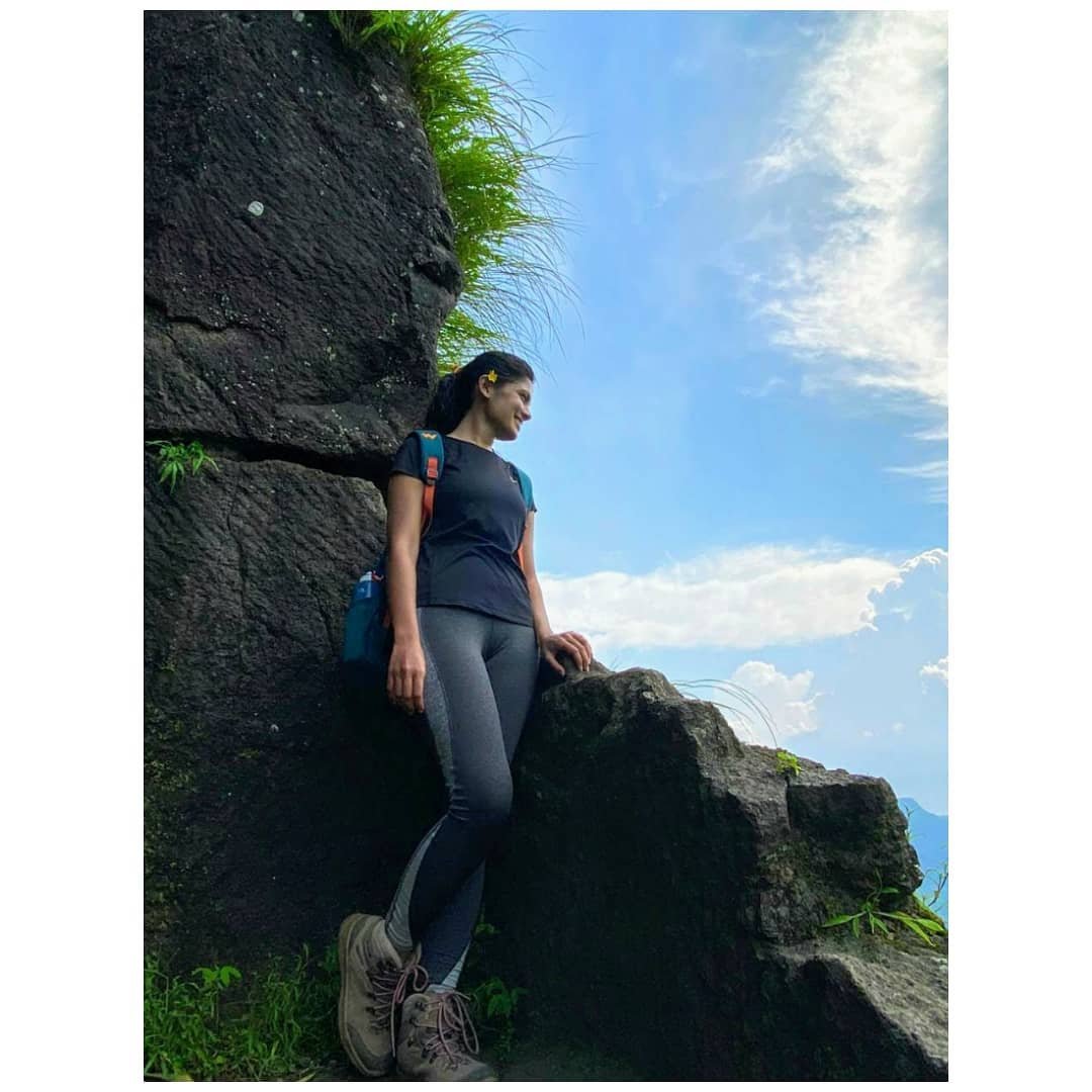 “You must go on adventures to find out where you truly belong.”🌠😍❤️
@SuruchiAdarkar ❤️
.
.
.
.
.
#SundayThoughts #adventuretime #adventure #naturephotography #lovethenature #covid_19 #Suruchiadarkar #SuruchiQuotes #Suruchians