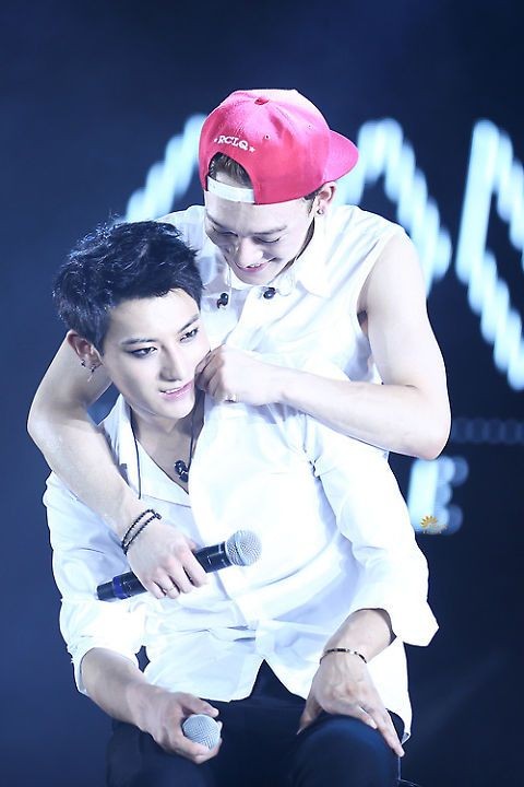 okaaaay wanna bring this back :((( chen and tao 