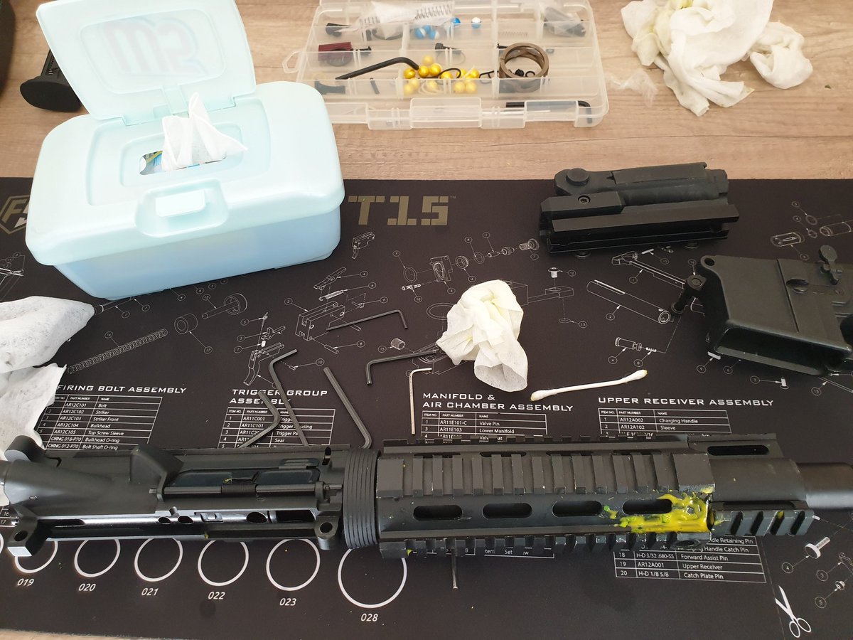 Zu mein anderen Hobbys zählt auch Magfed. Erstmal Waffe reinigen ist angesagt und nachher bauen wir uns unsere Base in DayZ. Schön Sonntag euch