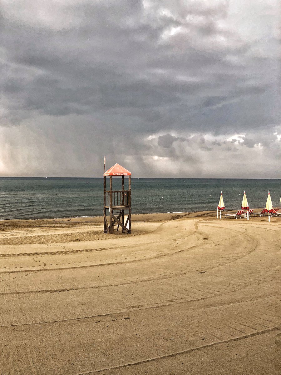 ... l’estate sta finendo e un anno se ne va ...
#piove #maredisettembre #mare #bythesea #spiaggia #castiglionedellapescaia #art #asapainting #asaphoto #asapainting #atlasobscura #decay #abbandono #abandoned #luoghiabbandonati #abandonedplaces #welcometoneverland #forgotten