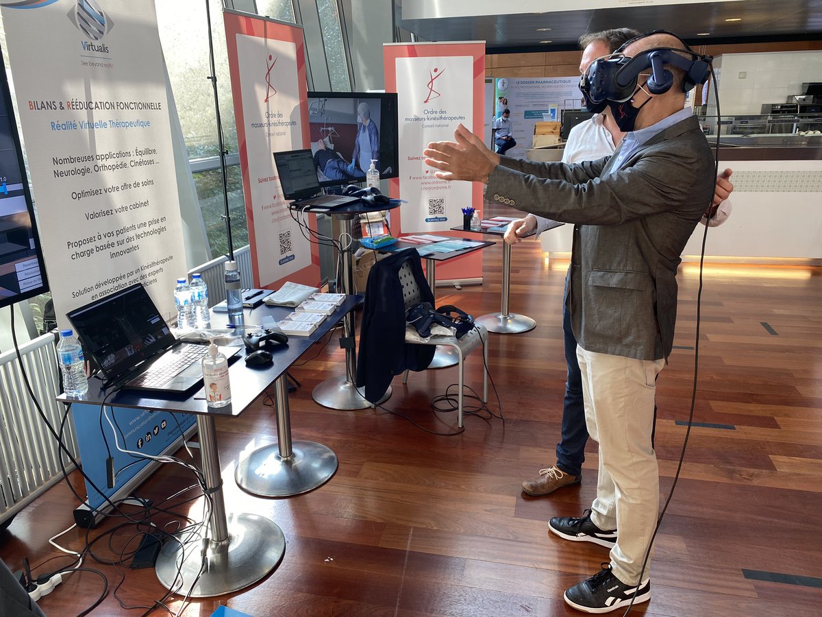 cnomk's tweet photo. Le stand du @cnomk est prêt à accueillir les visiteurs du @MinSoliSante lors des @JEP. Ils pourront y tester les outils de réalité virtuelle au service de la rééducation comme l’a fait Gilles Marchiano qui représente le bureau du conseil national. https://t.co/uuDo4clGov
