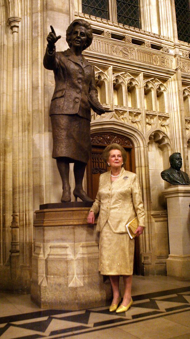 The House of Commons used to have a rule that statues must be of dead people. It was relaxed or waived for this one of Margaret Thatcher in 2007. I think the head's all wrong?  #womenstatues  #margaretthatcher