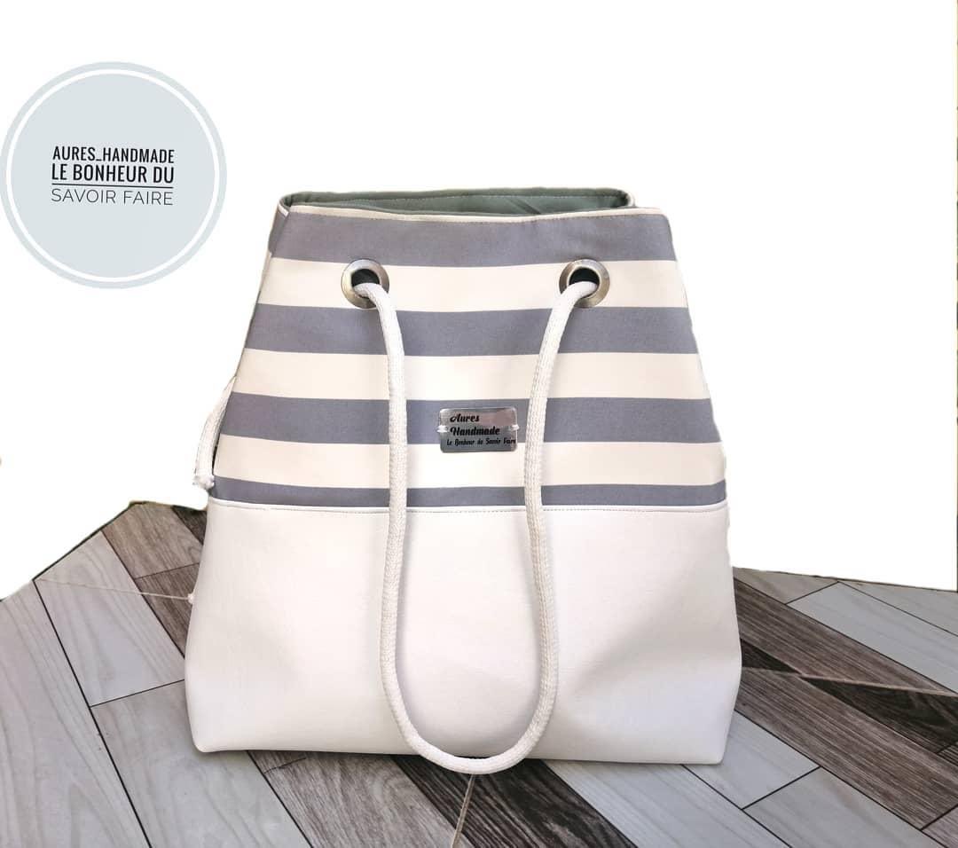 Sma000000As's tweet photo. #Algérie Deux sœurs de la wilaya de Batna ont créé une marque de sacs nommée Aures _ handmade vraiment magnifique et méritent d'être encouragées https://t.co/IYTSsPX0Js