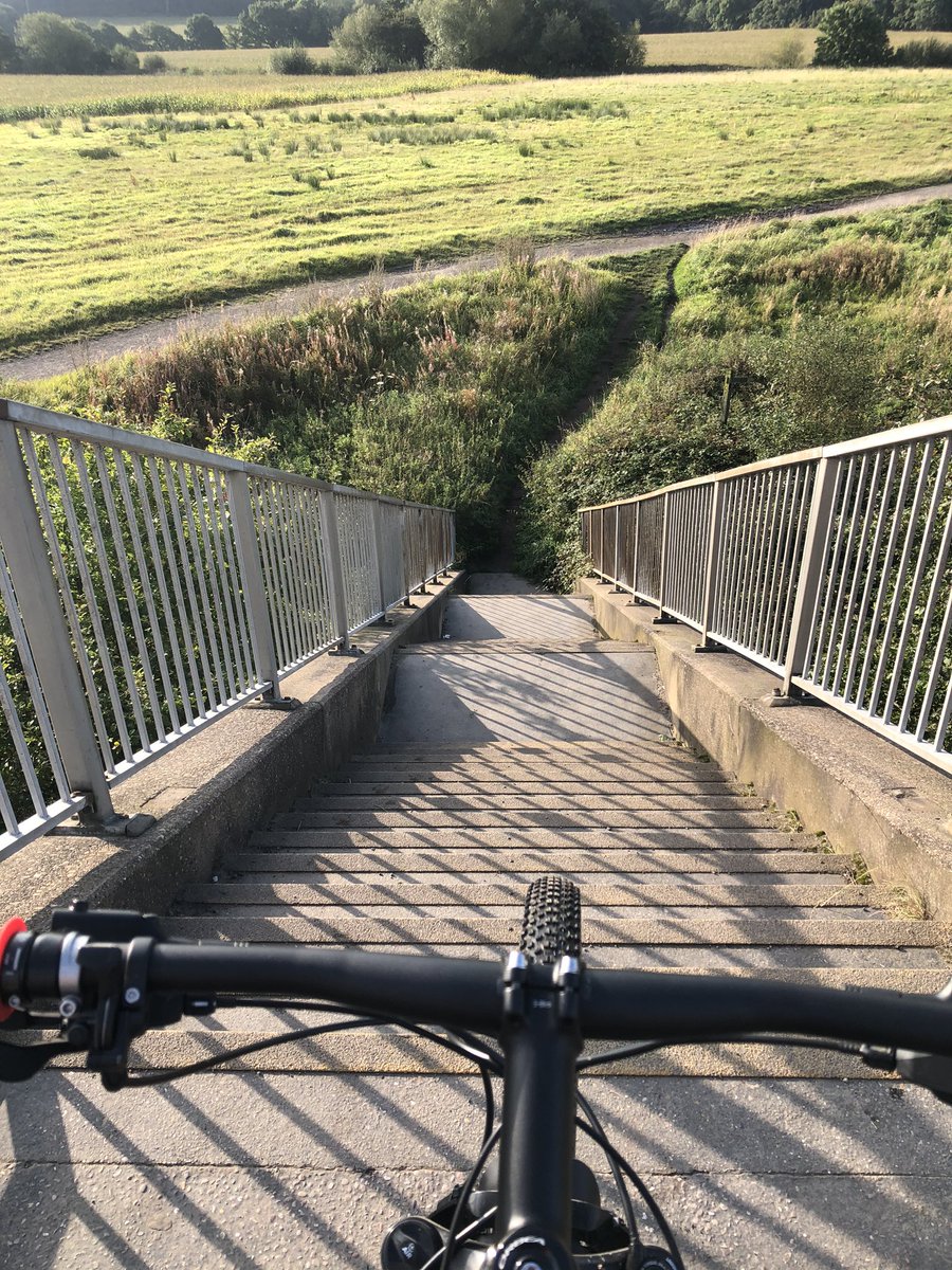 Alt_Time_'s tweet photo. Stair set of doom on a 29er hard tail xc bike with no dropper @sampilgrim style shouting #doomit on my way down 🤘🏻 @UKMTB_Chat https://t.co/0nsCRb2tQG