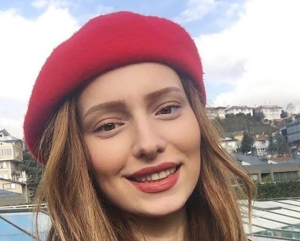 Umudu, mücadelesi ve yaşam sevgisiyle hem hafızalarımıza, hem yüreğimize kazındı.Neslican Tay'ı ölüm yıldönümünde rahmetle, sevgiyle anıyoruz.
#NeslicanTay