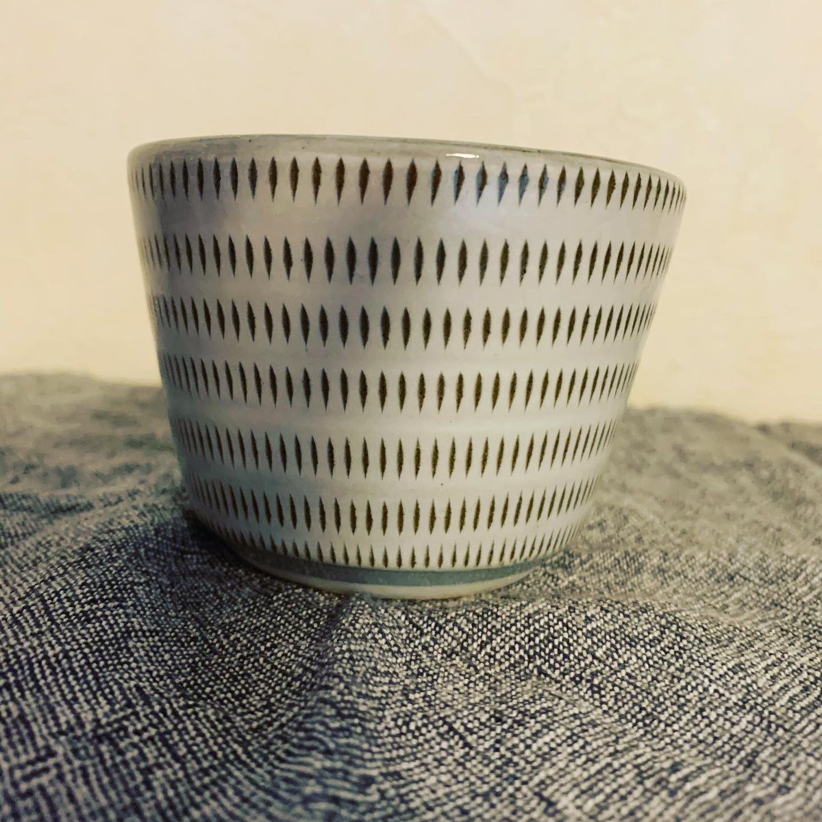 tymsoreiyu's tweet photo. 西日本陶磁器フェスタで波佐見焼のお茶碗と小石原焼の蕎麦猪口、ゲットしてきました〜
同じ波佐見焼でも窯元がちがうから雰囲気が全然違う。
欠けさせないように気を付けます。
#波佐見焼 #大新窯 #Cheerhouse
#小石原焼
#西日本陶磁器フェスタ2020 https://t.co/el6Z7lHIJn