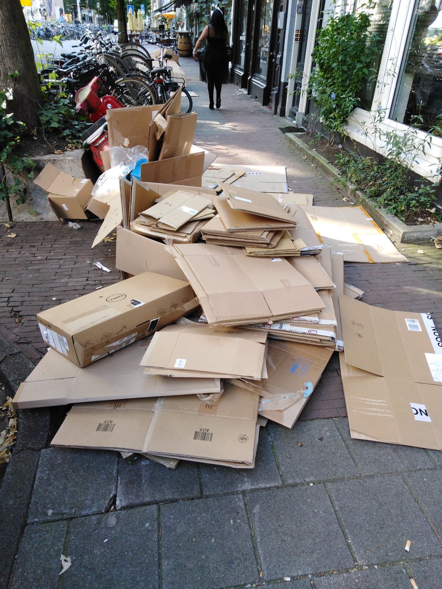 NoordSpoort's tweet photo. Drieluik uit de Gerard Doustraat. Met de klok mee: vrijdagavond, zaterdagochtend, zaterdagmiddag. Ondernemers in de straat maakt het geen zak uit hoe de straat erbij ligt. #Butcher #FeliceHomeOfBrands #Verse #AnnaNina #AllTheLuckInTheWorld #TrillGrill #BrutdeMer #PetitCaron https://t.co/eGh3qycVUG