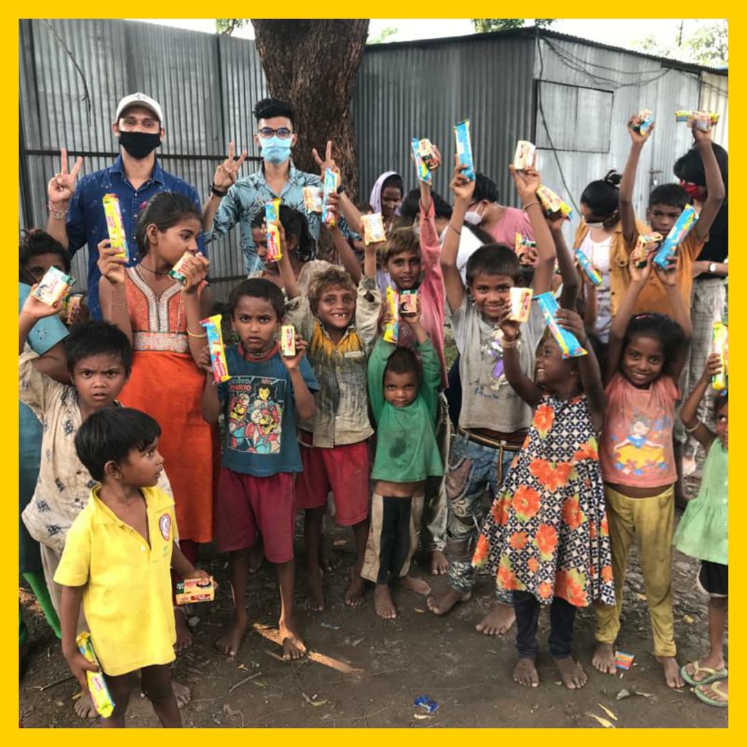 wehelphelpers's tweet image. It&apos;s said &quot;Happiness is not something ready made.
It comes from your own actions.&quot; And for us, that action is helping others and seeing a smile on their face. A glimpse of our volunteers in Bharuch who distributed 150+ eatables to the needy ones. #WeHelpHelpers