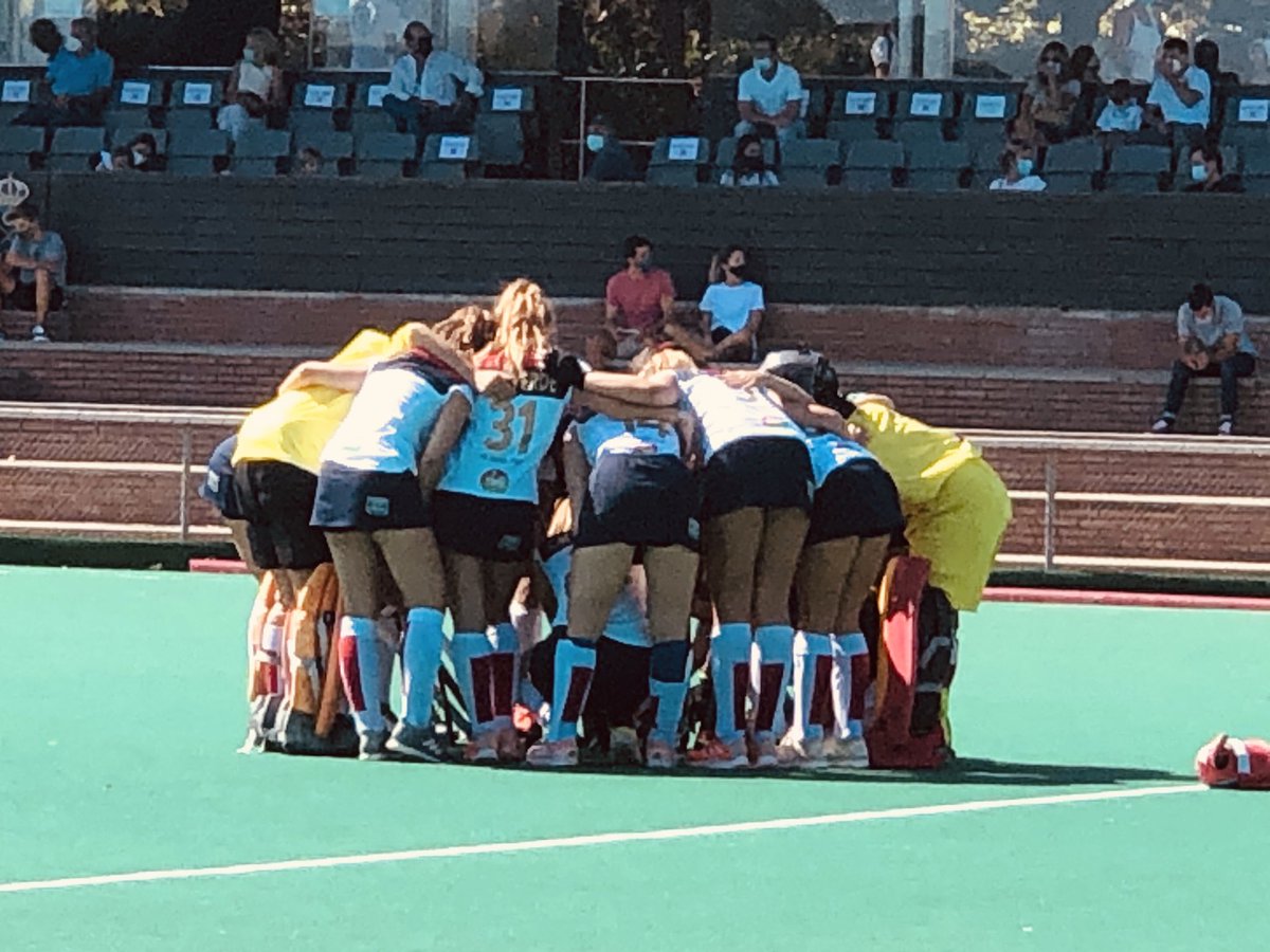 franco_julieta's tweet photo. 🔴🔵 INICIAMOS!! 💪
🏑RCPB-CDT J1
Liga Iberdrola @rfe_hockey
@RCPoloBarcelona
#Actitud
#LineaFemRcpolo https://t.co/HdmlfWId4f