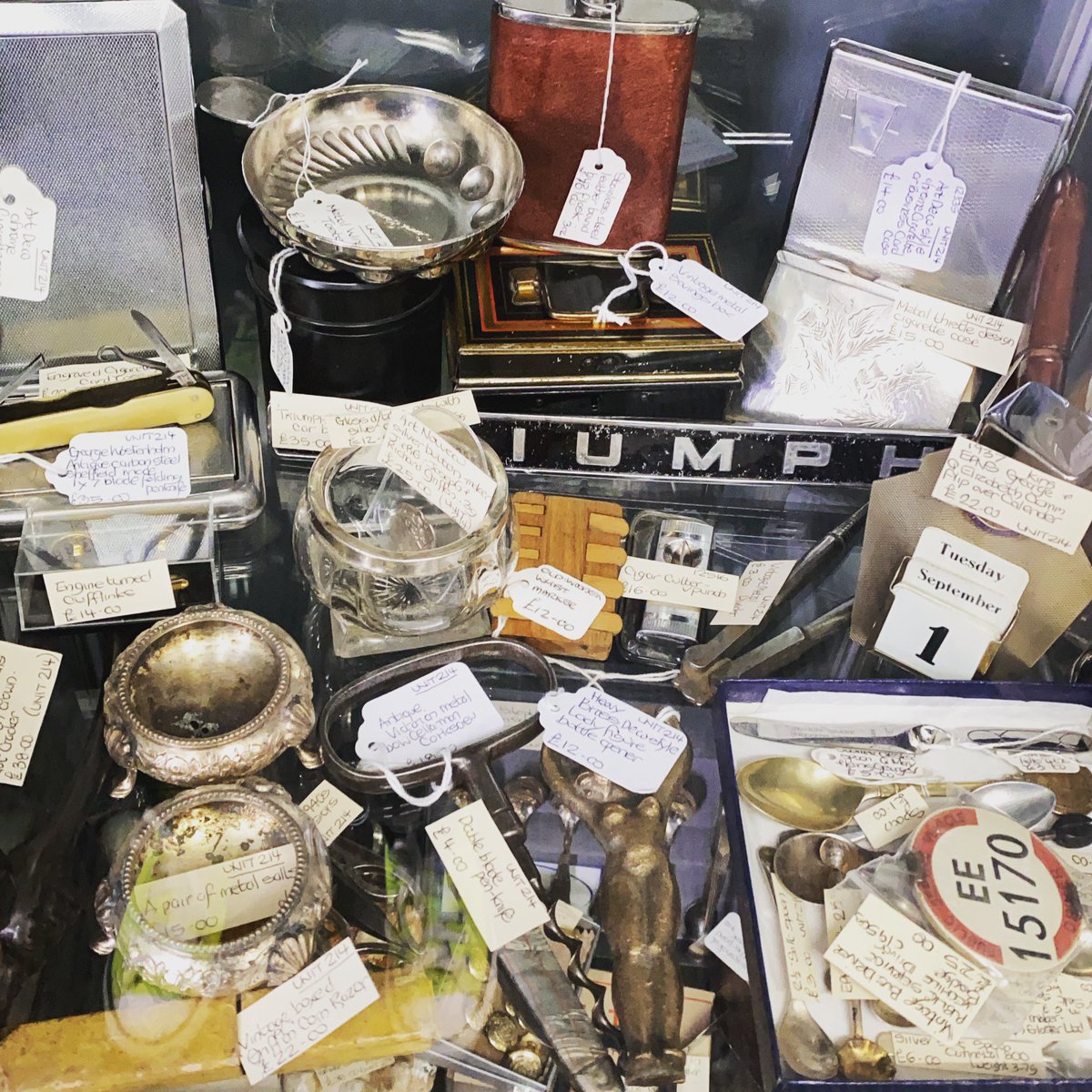 Our cabinets hold an array of amazing treasures so why not pop along and see for your self. We are open until 5pm along with the Decodence cafe who will be serving home cooking. #decodencecafe #antiqueshunting #homecooking #sundaybrowsing #astraantiquescentre #hemswell https://t.co/qOBYjJuNEi