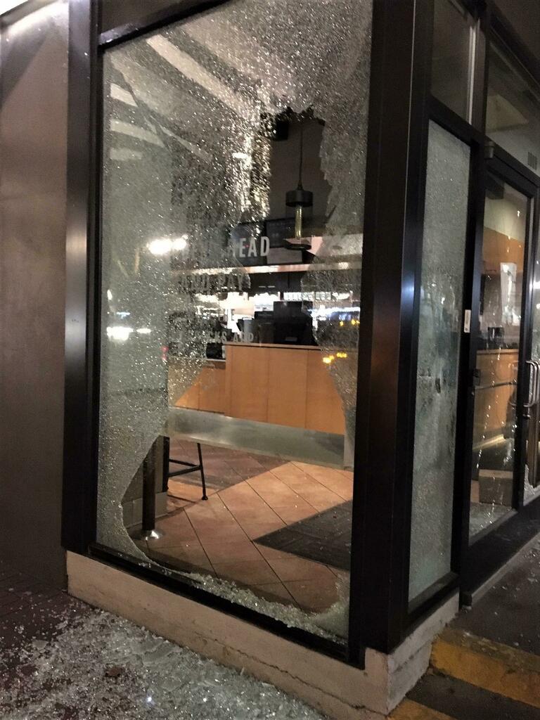 PortlandPolice's tweet photo. Press Release: March in Downtown Streets, No Arrests Made (Photo) 
Link: https://t.co/8nZQ6WFoIM https://t.co/ID2WybRJLT
