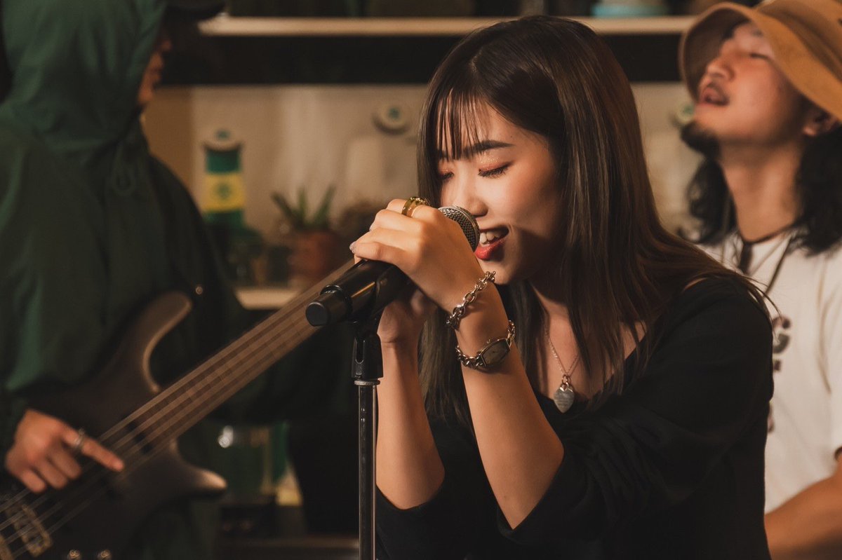 UPPER_YARD's tweet photo. 2020/09/13
Kenji George&amp;Mark Birthday Live

Praise:Flowershop Verde(@flowershopverde )

photo by @dazzle_ngsk 

VICE POPのYouTubeチャンネルにて、この日のライブ配信のアーカイブが9/22まで残っていますので是非CHECKしてください🔥
https://t.co/ykM7hjmUaE https://t.co/fmfOVHpuyM