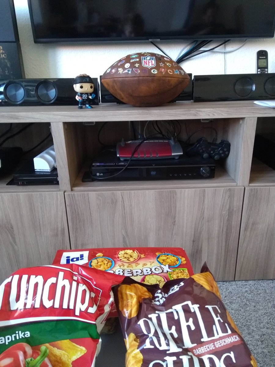 Krue_mel86's tweet photo. So, für heute Abend schon vorbereitet. Wie ich mich jetzt schon darauf freue 😃
#gopanthers #ranNFL 
@ProSiebenMAXX https://t.co/JdziVdvsB4