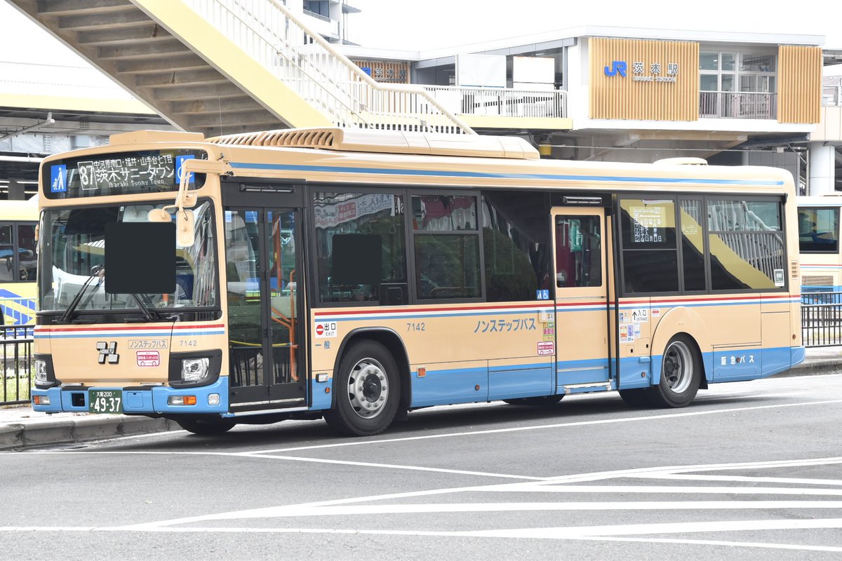 なべっちバス鉄 阪急バス7142 茨木 大阪0か49 37 年式のいすゞエルガノンステップ 2dg Lv290n3 今年導入された新車です 9 Jr茨木 阪急バス